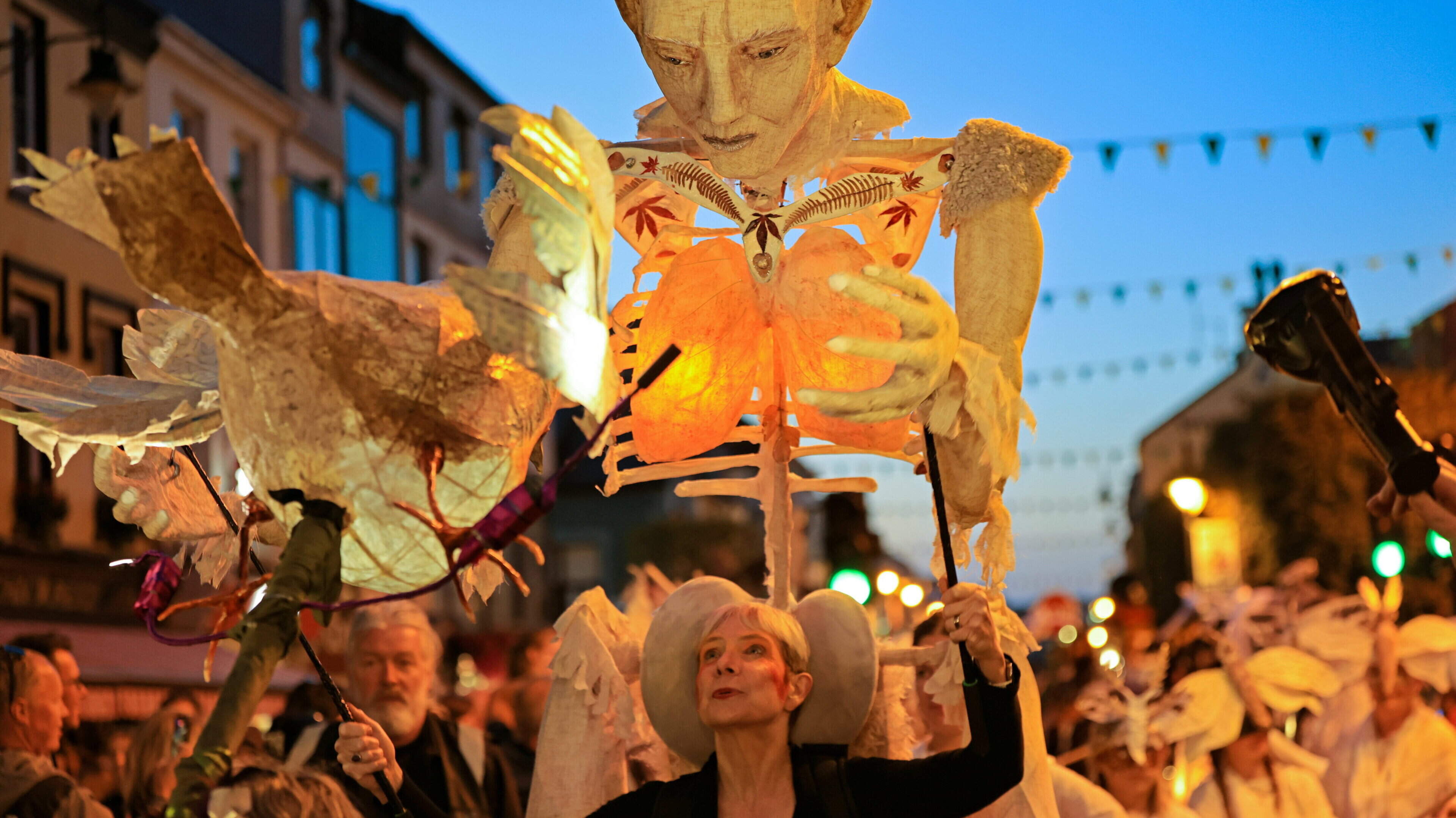 Kerry town comes alive as magical theatrical arts group takes to the streets